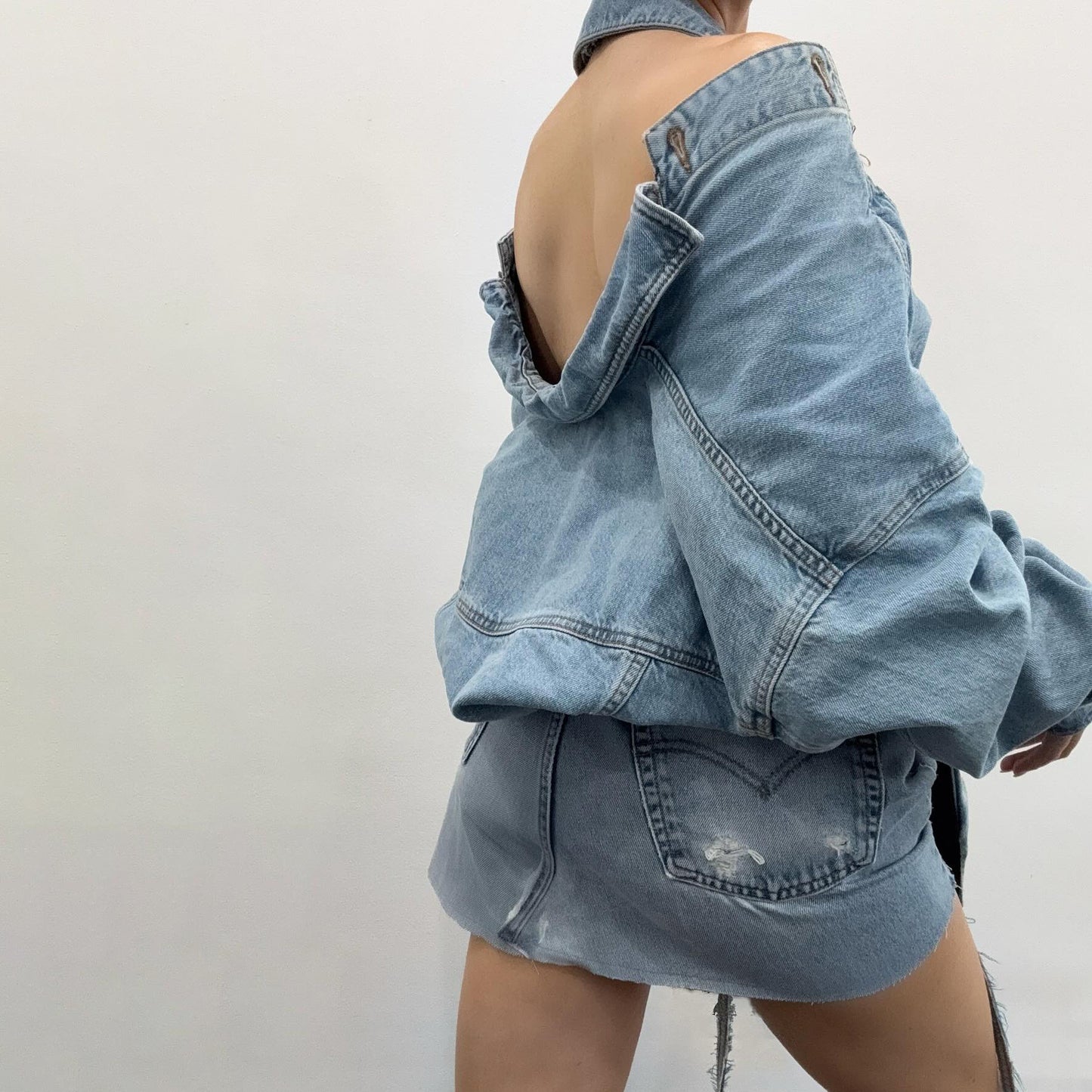 Damen Denim-Jacke mit lässigem Schnitt und modischen Destroyed-Details Stalluxe