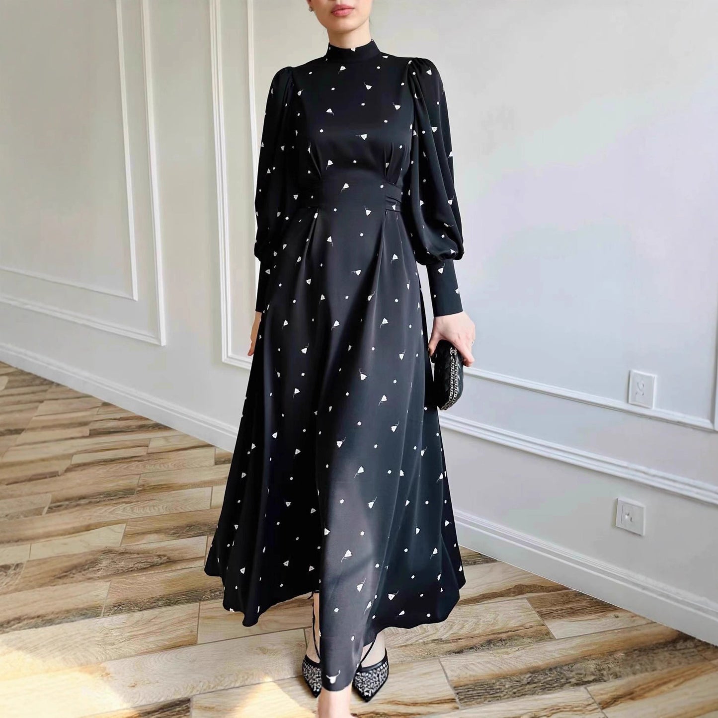 Damen Maxikleid mit hochgeschlossenem Kragen und eleganten Puffärmeln Stalluxe