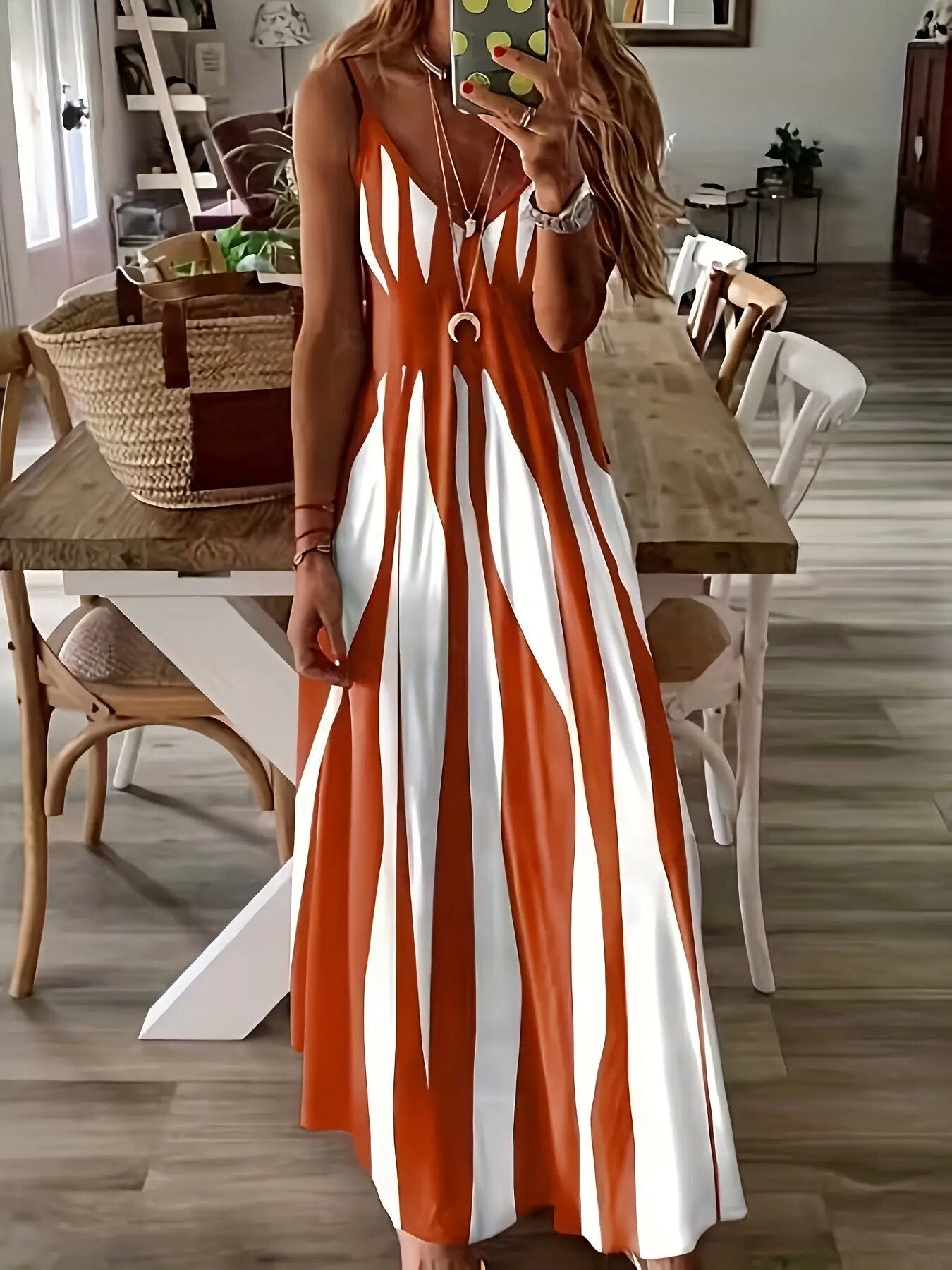 Damen Maxikleid mit modischem Streifenmuster und raffiniertem V-Ausschnitt Stalluxe