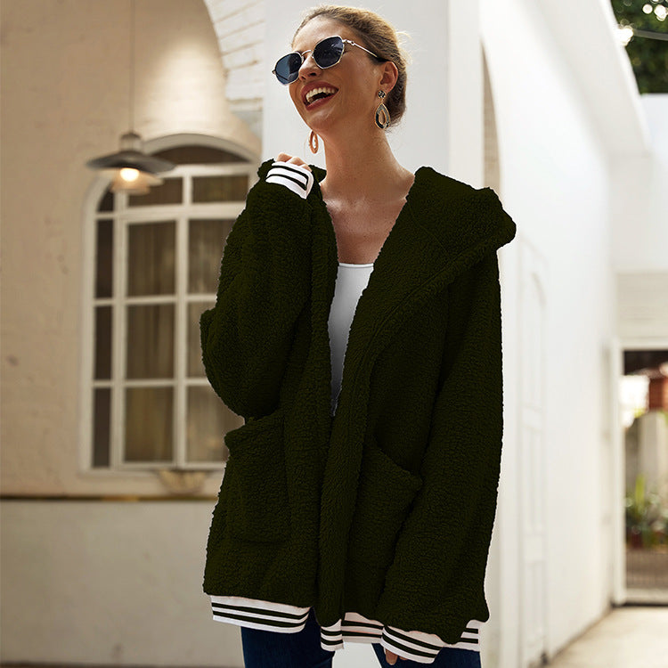 Damen Kuschelige Fleecejacke mit Kapuze und praktischen Taschen Stalluxe