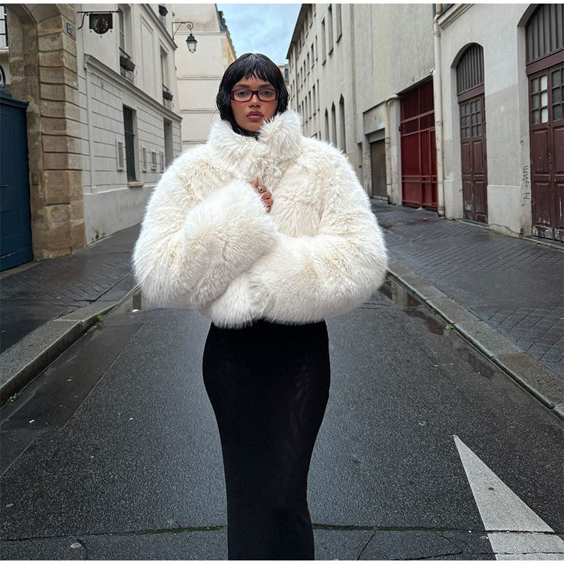 Damen Flauschige Kurzjacke mit voluminösen Ärmeln Stalluxe