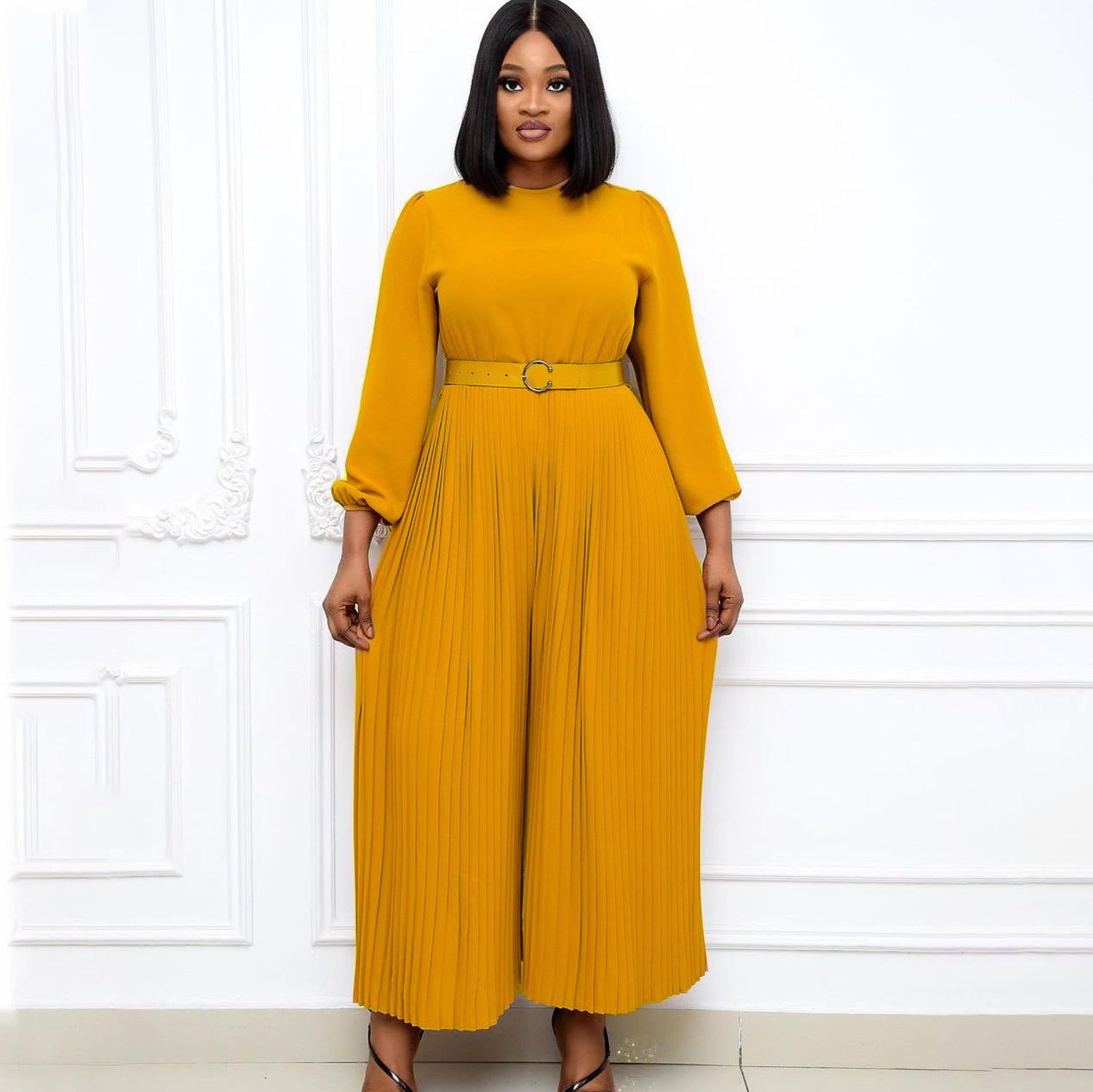 Damen Plissee Jumpsuit mit elegantem Gürtel und schwingenden Ärmeln Stalluxe