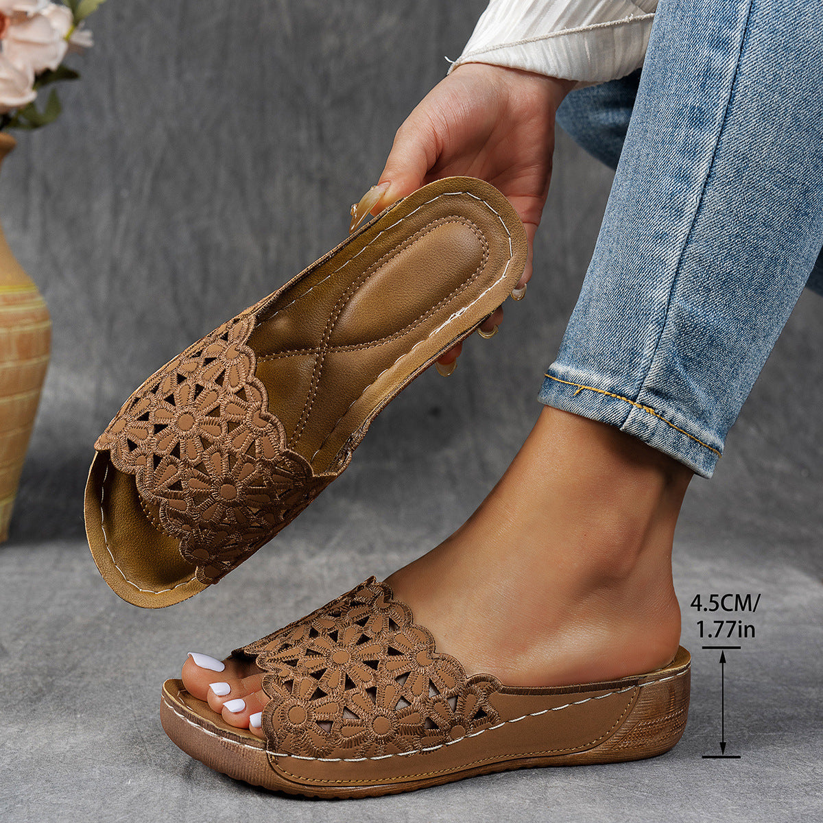 Damen komfortable Badeschuhe mit floralem Spitzen-Design Stalluxe