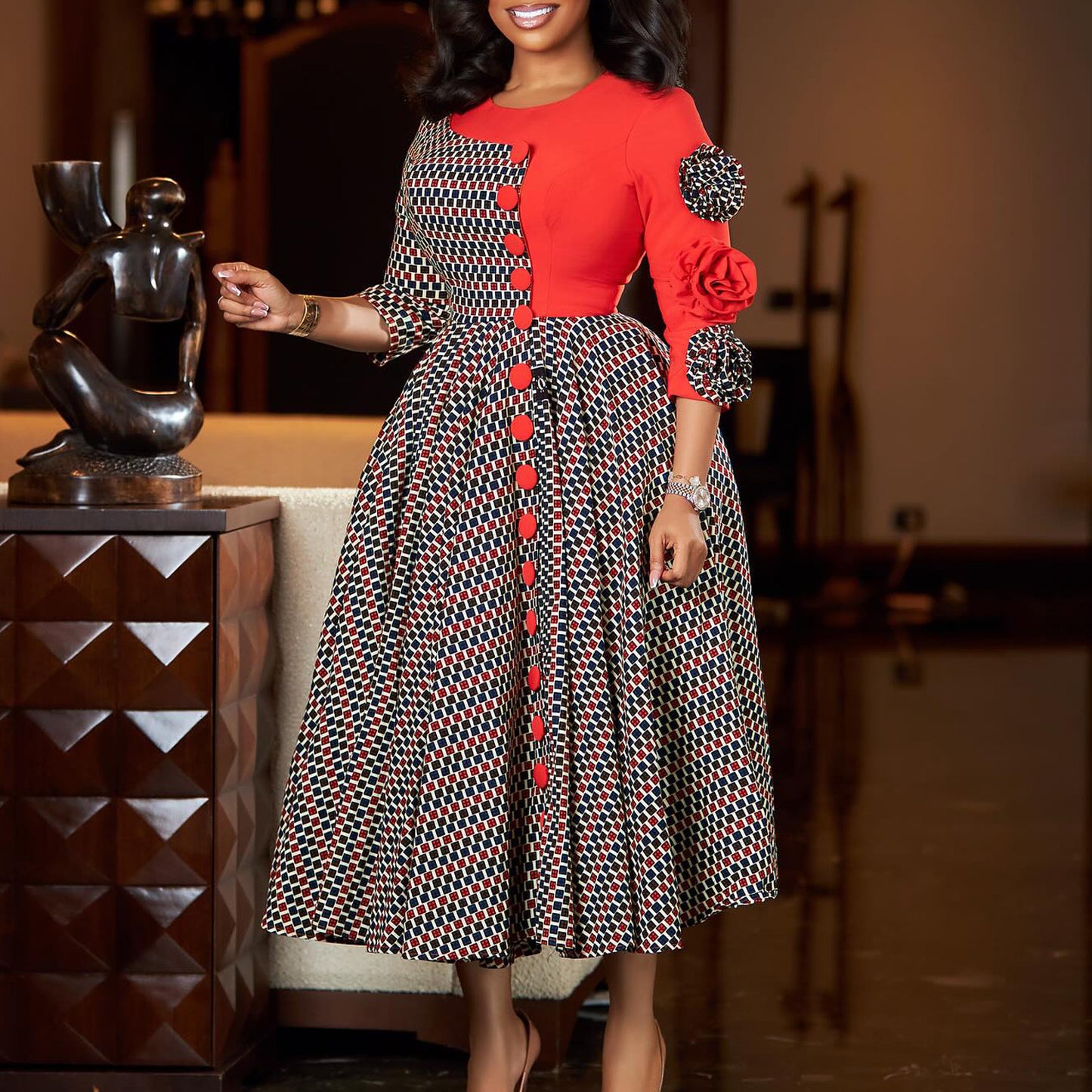 Damen Midikleid mit Knopfdetail und floralem Ärmel Stalluxe