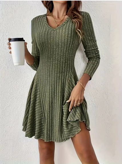 Damen Strickkleid mit V-Ausschnitt und Rüschendetails Stalluxe