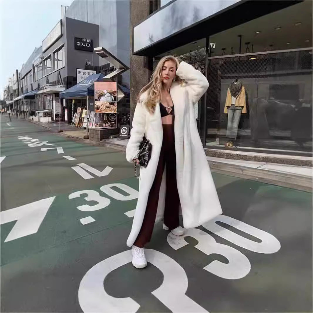 Damen Oversized Kunstpelzmantel mit Kapuze und strukturiertem Design Stalluxe