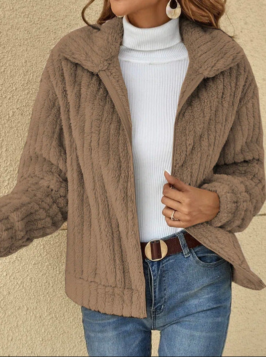 Damen Kuschelige Fleecejacke mit hohem Kragen und texturiertem Design Stalluxe