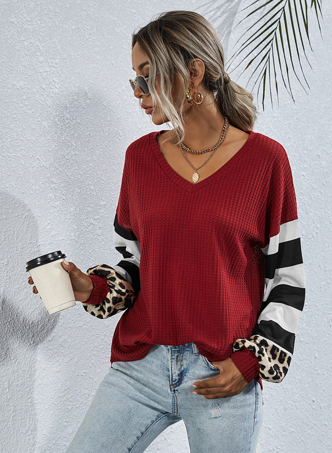 Damen modischer V-Ausschnitt Pullover mit gestreiften Ärmeln und Leopardenmuster Stalluxe