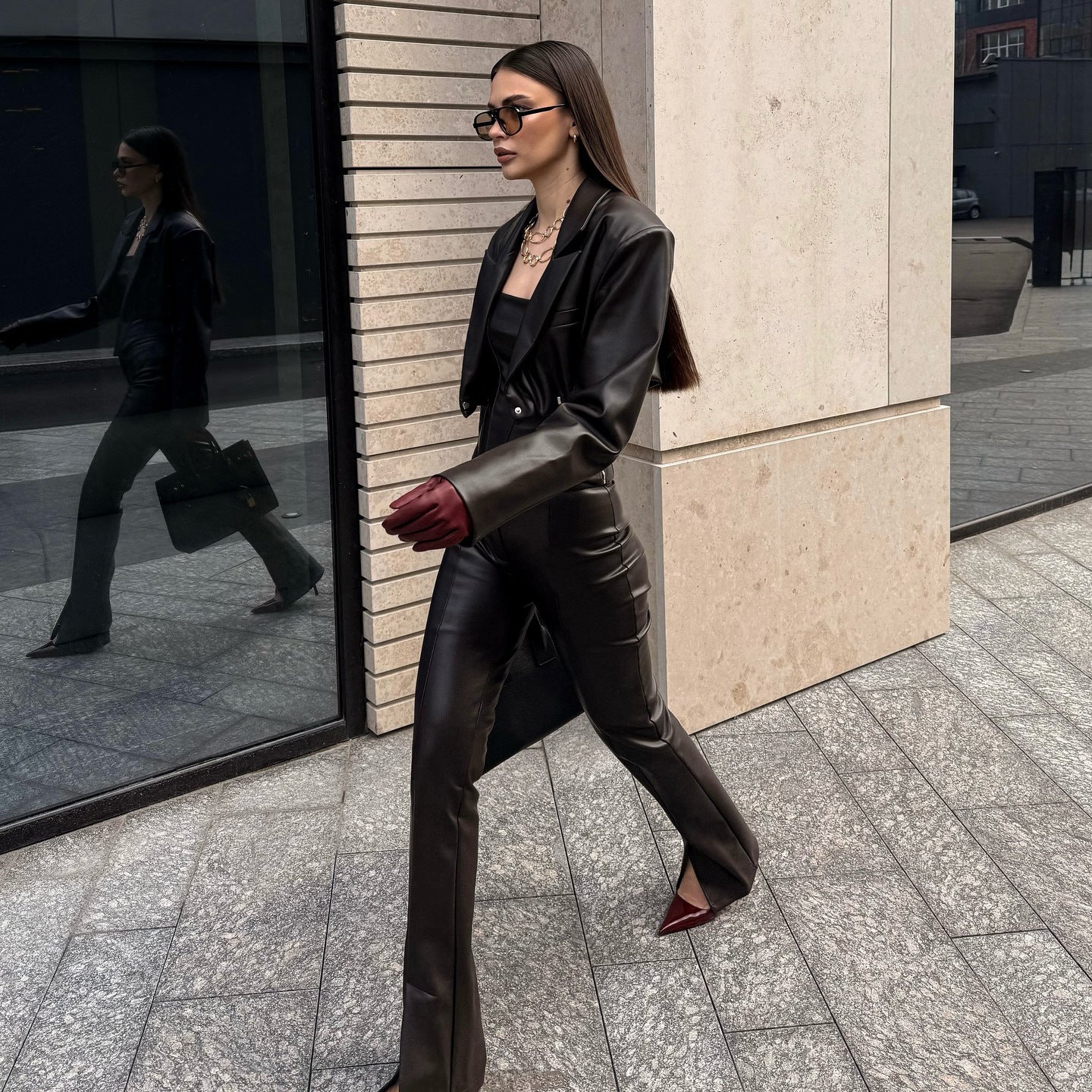 Damen Elegantes Lederanzug mit modischem Blazer und schmal geschnittenen Hosen Stalluxe