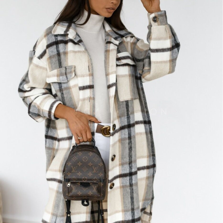 Damen Karierter Wollmantel mit Knopfdetails und praktischen Taschen Stalluxe