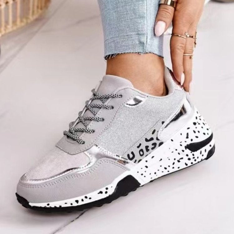 Damen Sportliche Sneakers mit glänzenden Akzenten und rutschfester Sohle Stalluxe
