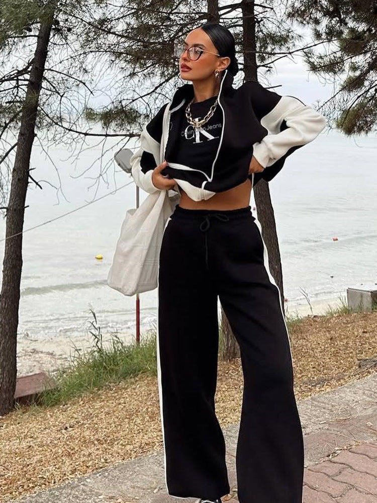 Damen Sportliches Sweatsuit mit kontrastierenden Einsätzen und hohem Kragen Stalluxe