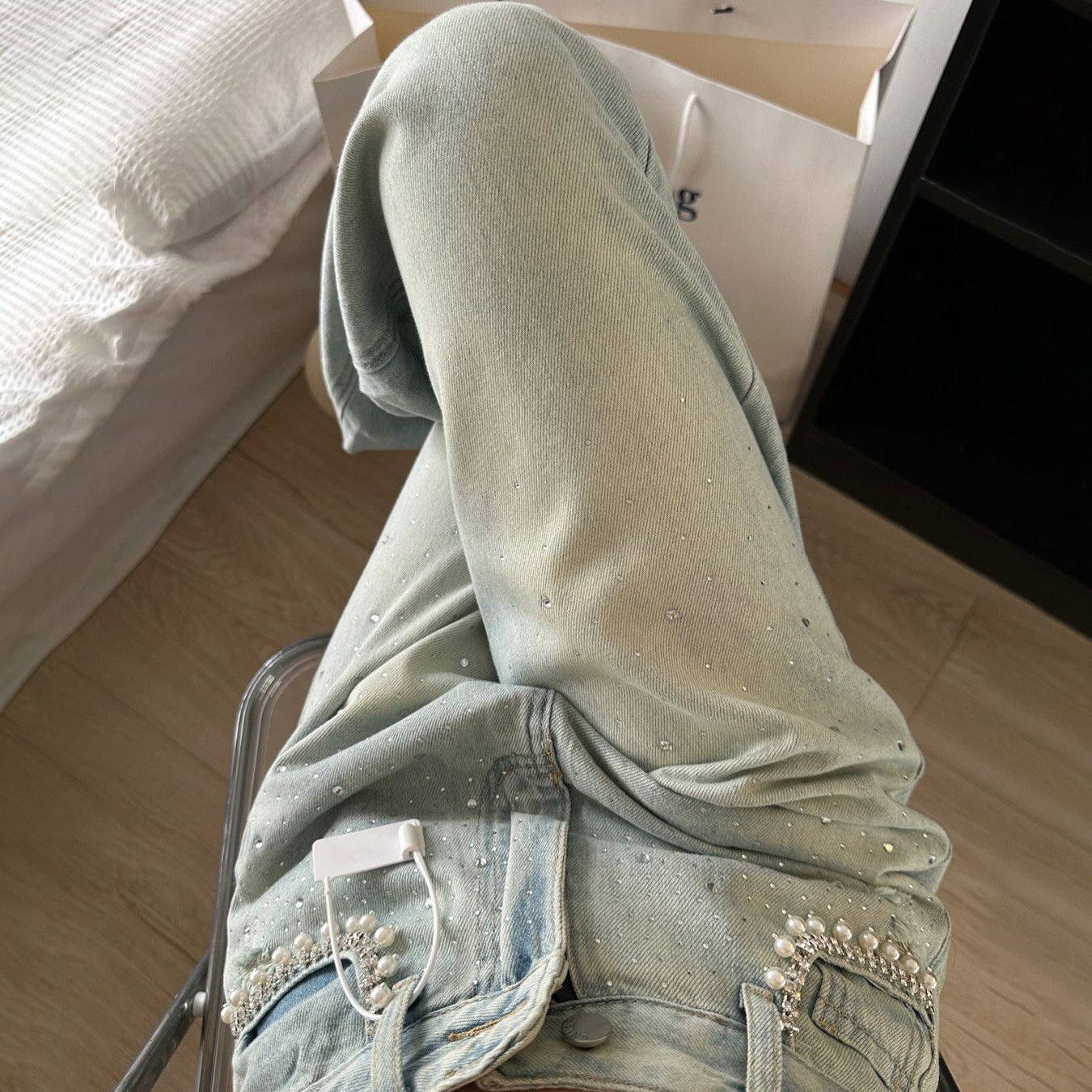 Damen Denim-Hose mit eleganten Perlenapplikationen und modischem Schnitt Stalluxe