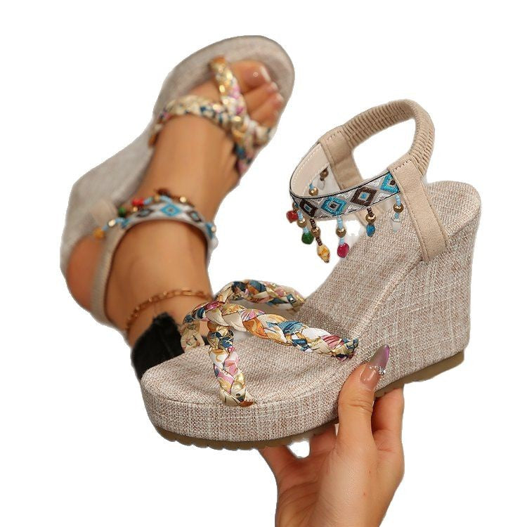 Damen Wedge-Sandalen mit buntem Geometrie-Muster und stylishen Riemen Stalluxe