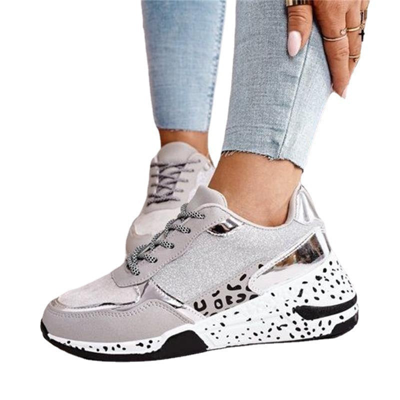 Damen Sportliche Wedge-Sneaker mit funkelnden Akzenten und rutschfester Sohle Stalluxe