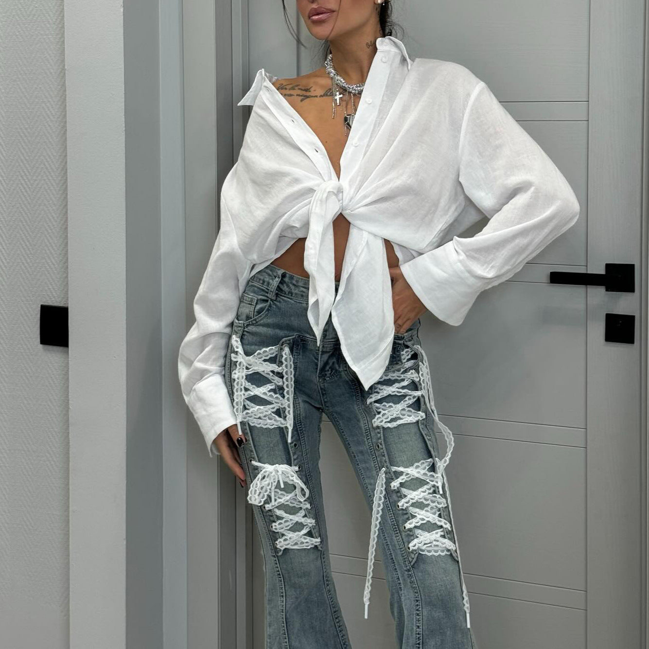 Damen Flared Jeans mit raffiniertem Schnür-Design Stalluxe