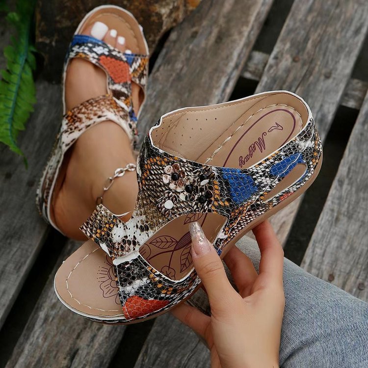 Damen leichte Sommerschuhe mit geschlossener Ferse und modischem Schlange-Leder-Design Stalluxe