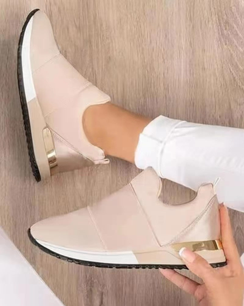 Damen Sneakers mit Slip-On Design und modischen Akzenten Stalluxe