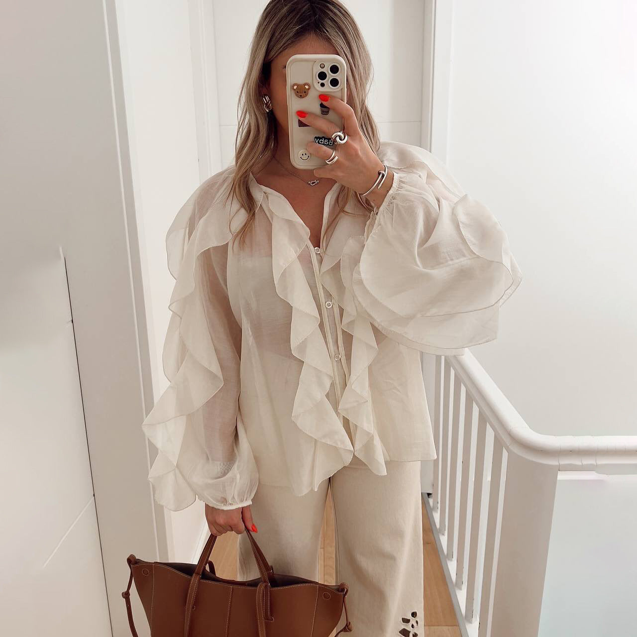 Damen Bluse mit voluminösen Rüschendetails und gewelltem Saum Stalluxe