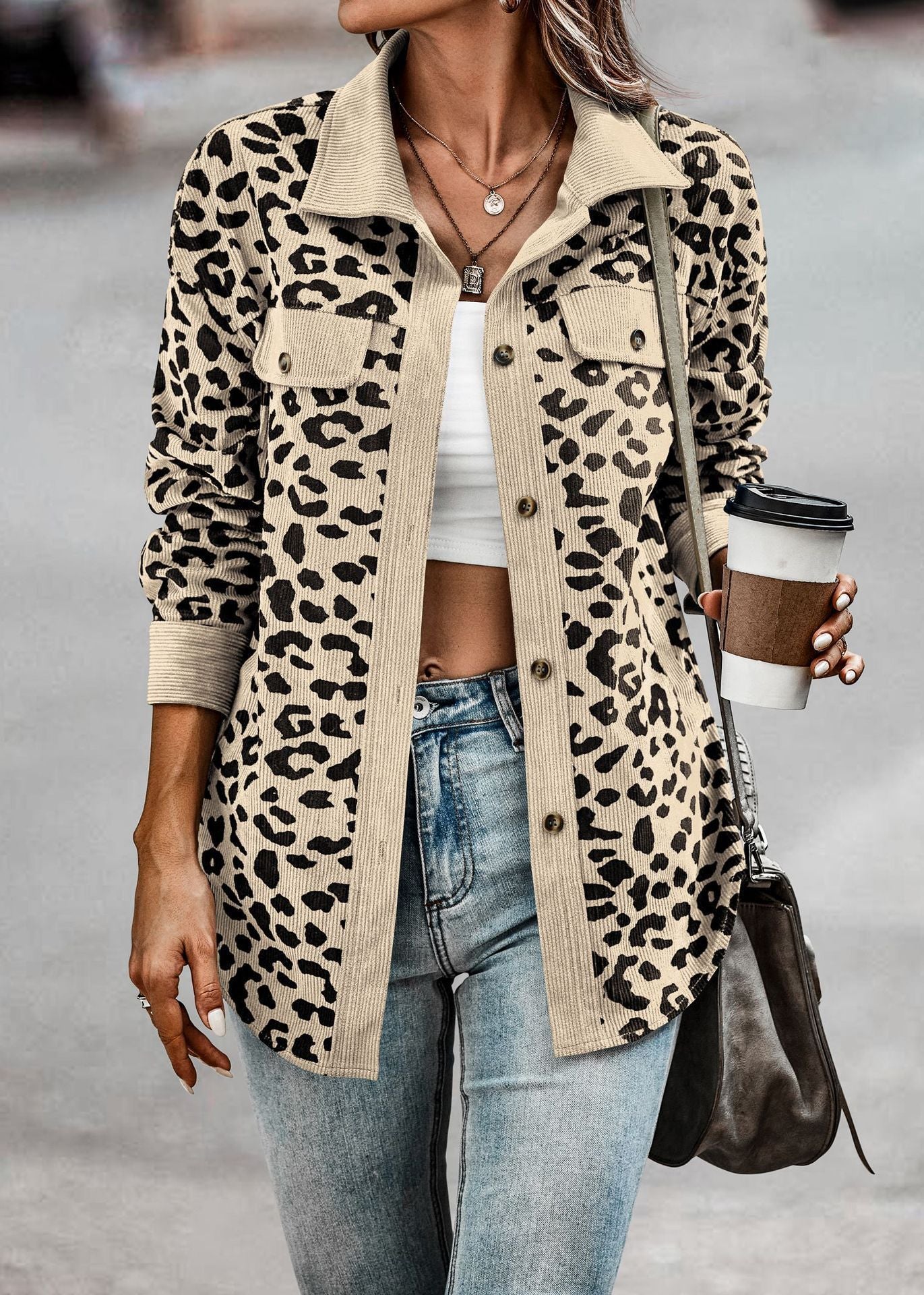 Damen Jacke im Leopardenmuster mit strukturiertem Stoff und praktischen Taschen Stalluxe