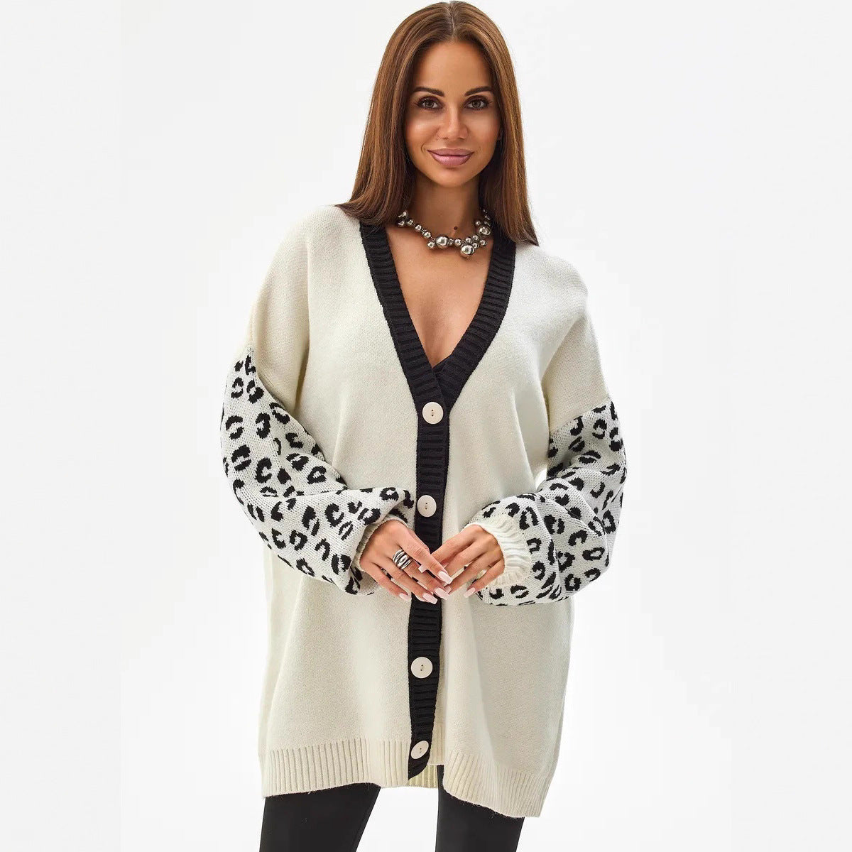 Damen Großer Cardigan mit tierischem Muster und Knopfdetails Stalluxe
