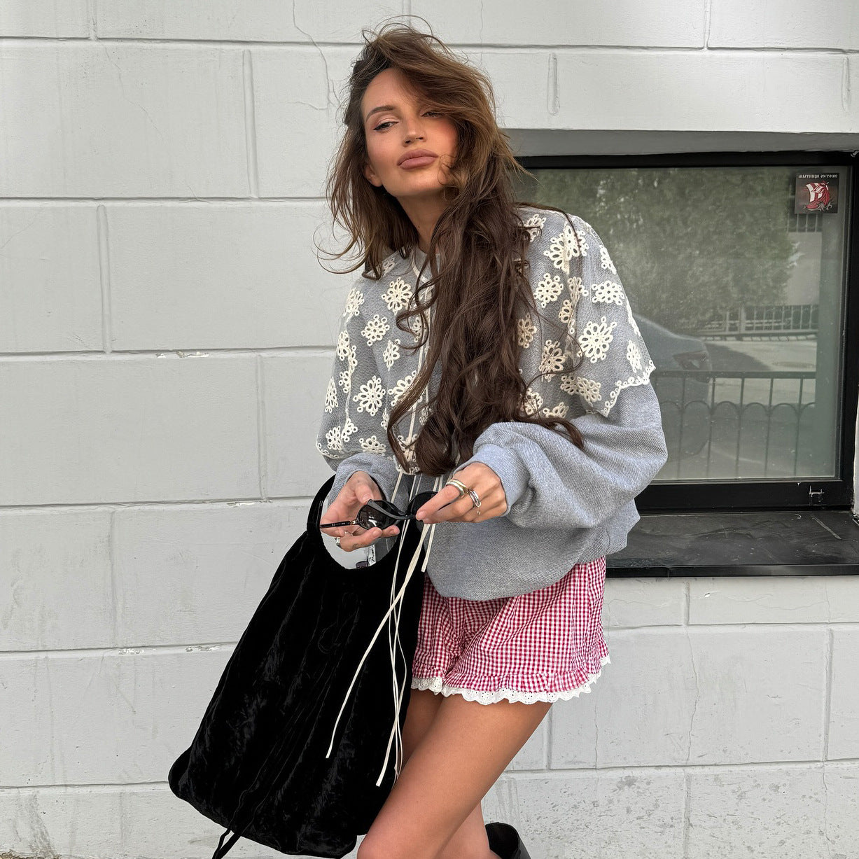 Damen Sweatshirt mit dekorativem Blumen-Cape Stalluxe