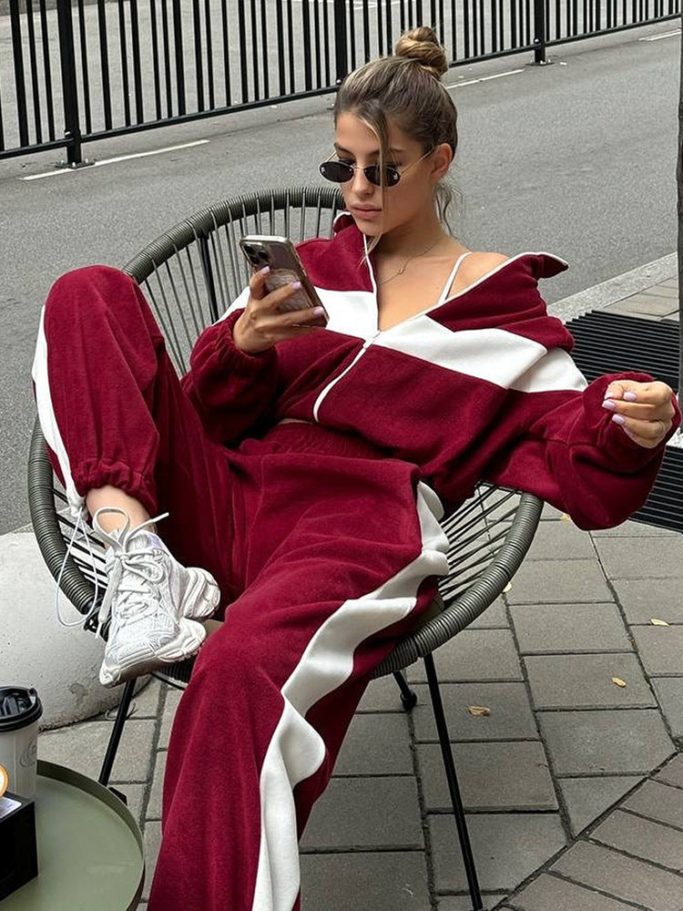 Damen Sportlicher Velours Zweiteiler mit modischen Streifen Stalluxe