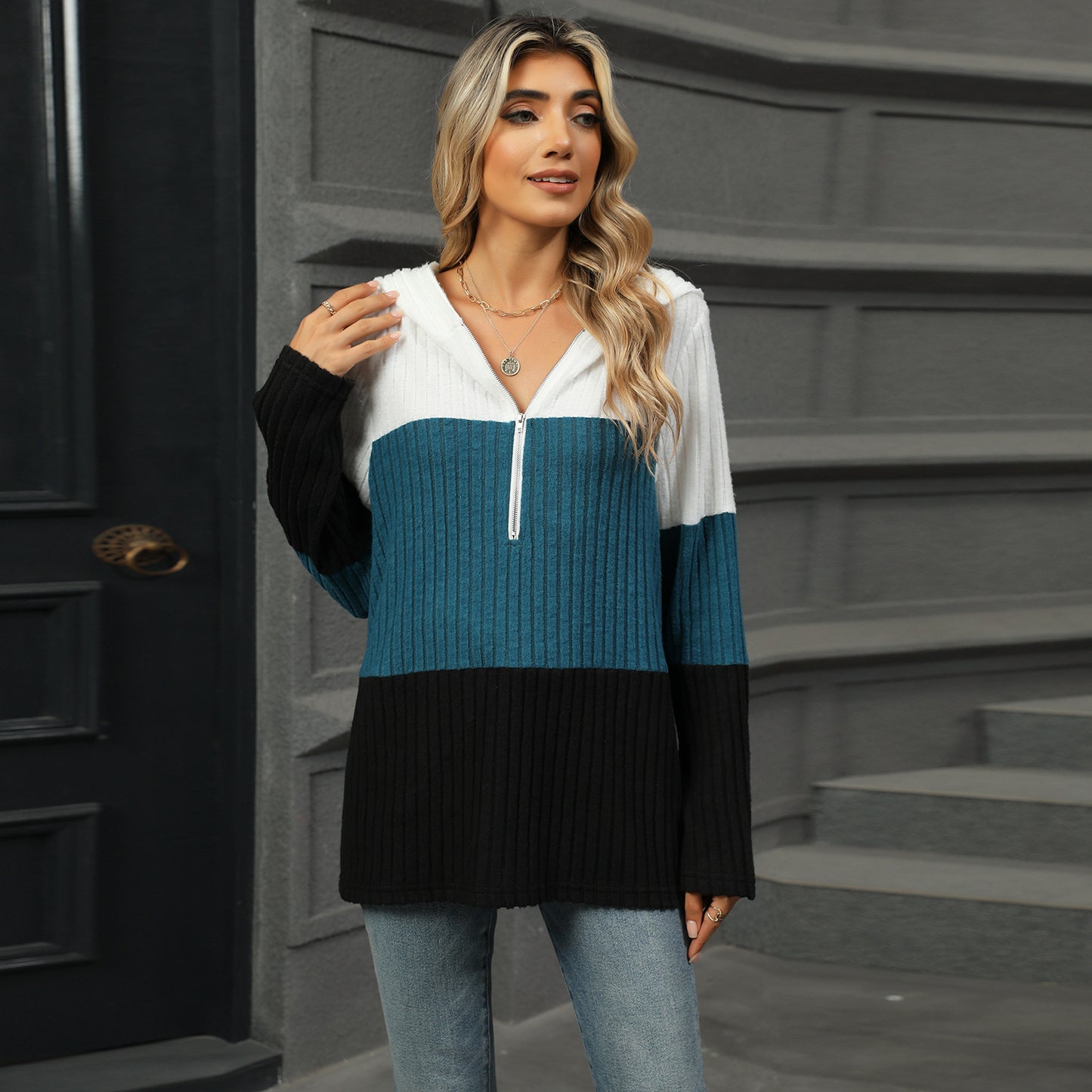 Damen Lässiger Pullover mit hohem Kragen und kontrastierenden Streifen Stalluxe