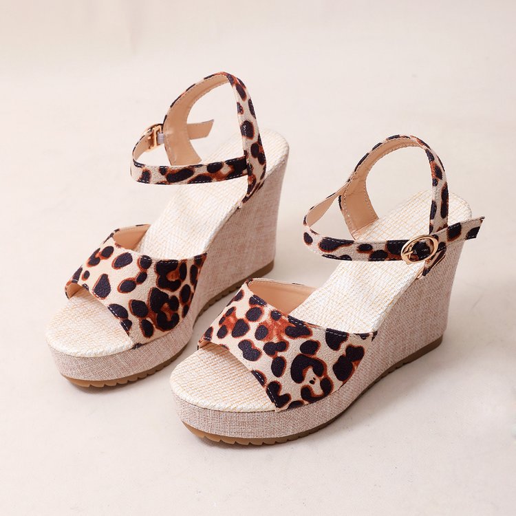 Damen Keil-Sandalen mit geflochtenem Riemendesign und komfortabler Sohle Stalluxe