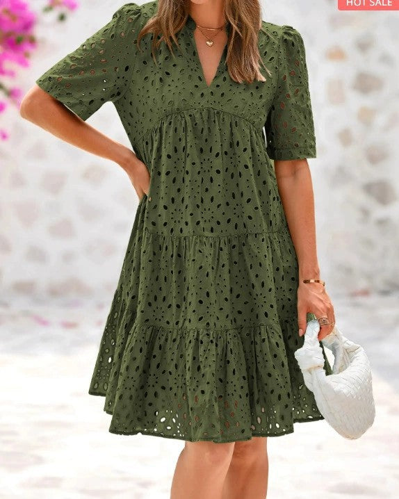 Damen luftiges Kleid mit trendigem Lochmuster und voluminöser Silhouette Stalluxe