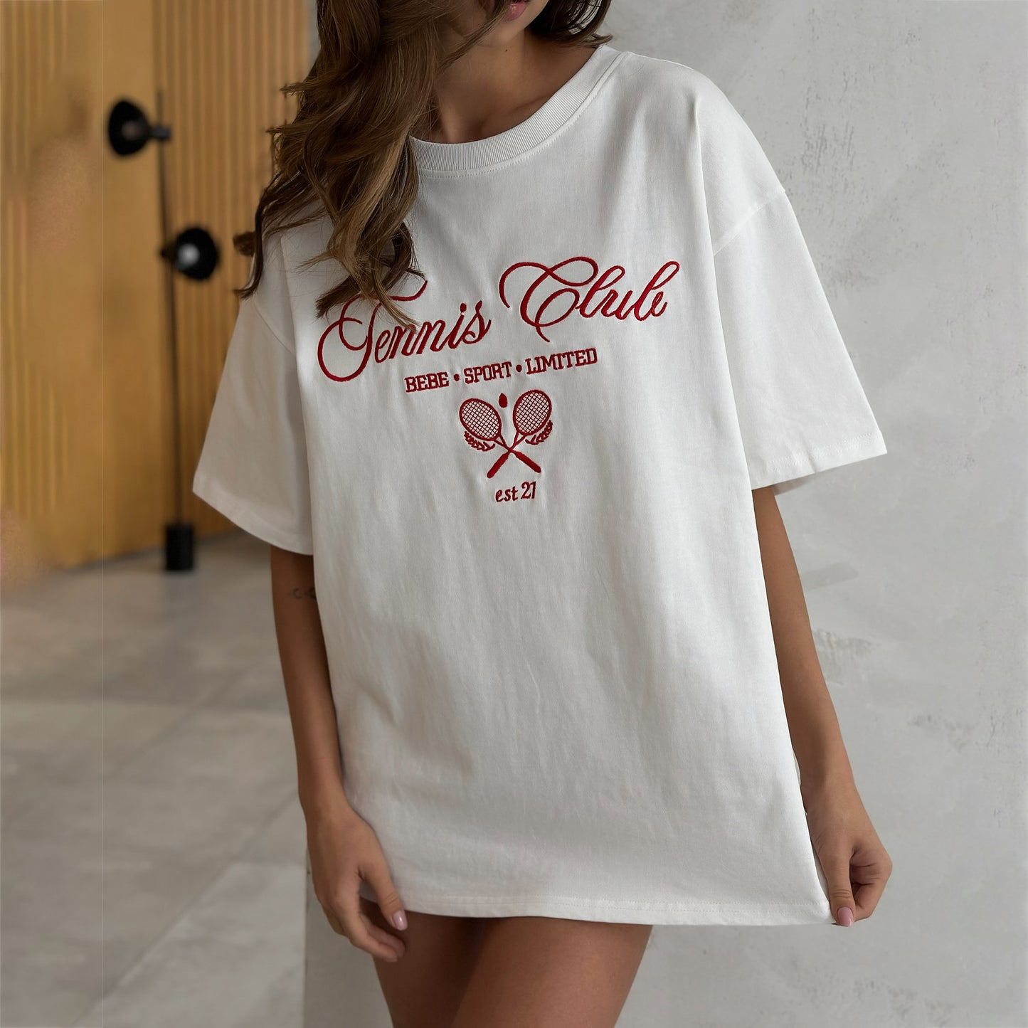 Damen T-Shirt mit trendigem Tennis-Club-Stickdesign Stalluxe