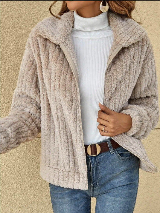 Damen Kuschelige Fleecejacke mit hohem Kragen und texturiertem Design Stalluxe