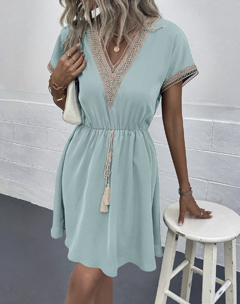 Damen Strandkleid mit dekorativem V-Ausschnitt und verstellbarem Taillenzug Stalluxe