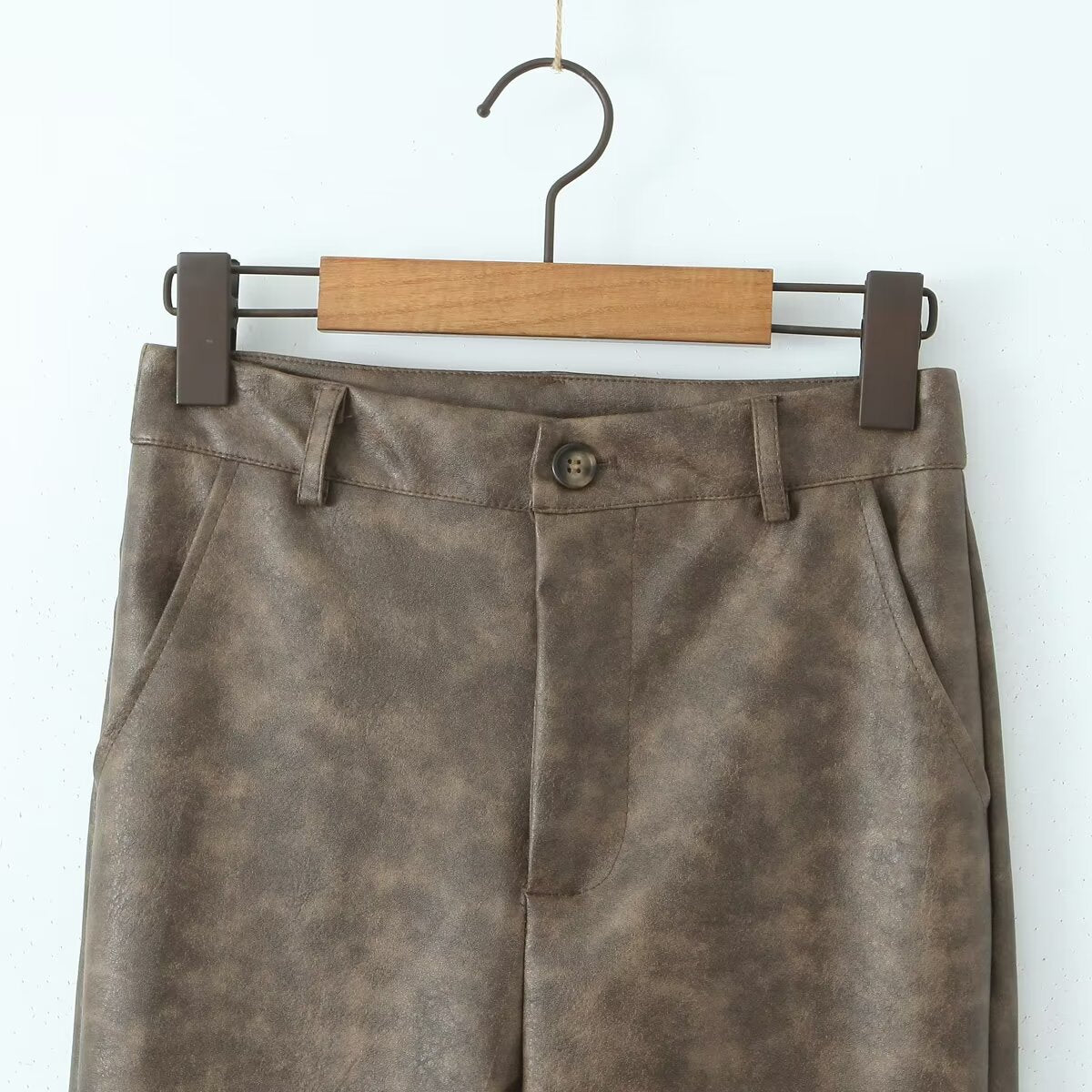 Damen Flared Kunstlederhose mit eleganter Passform und hohem Bund Stalluxe