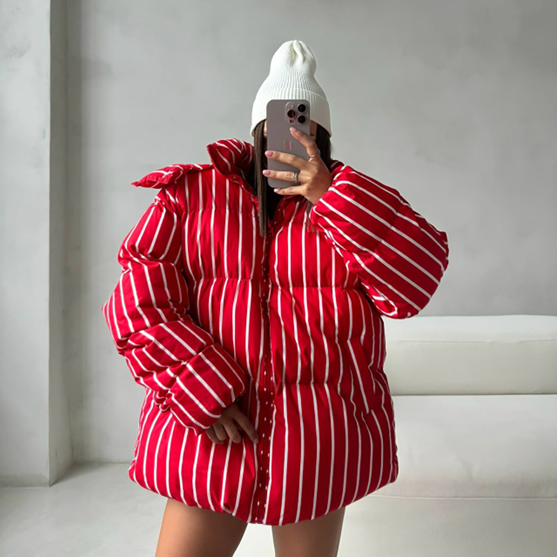 Damen gestreifte Daunenjacke mit hohem Kragen und voluminösem Schnitt Stalluxe