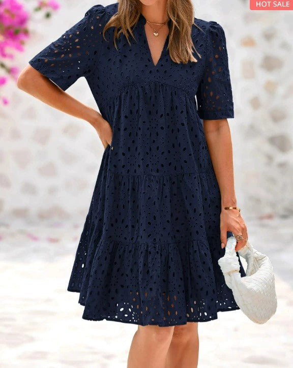 Damen luftiges Kleid mit trendigem Lochmuster und voluminöser Silhouette Stalluxe