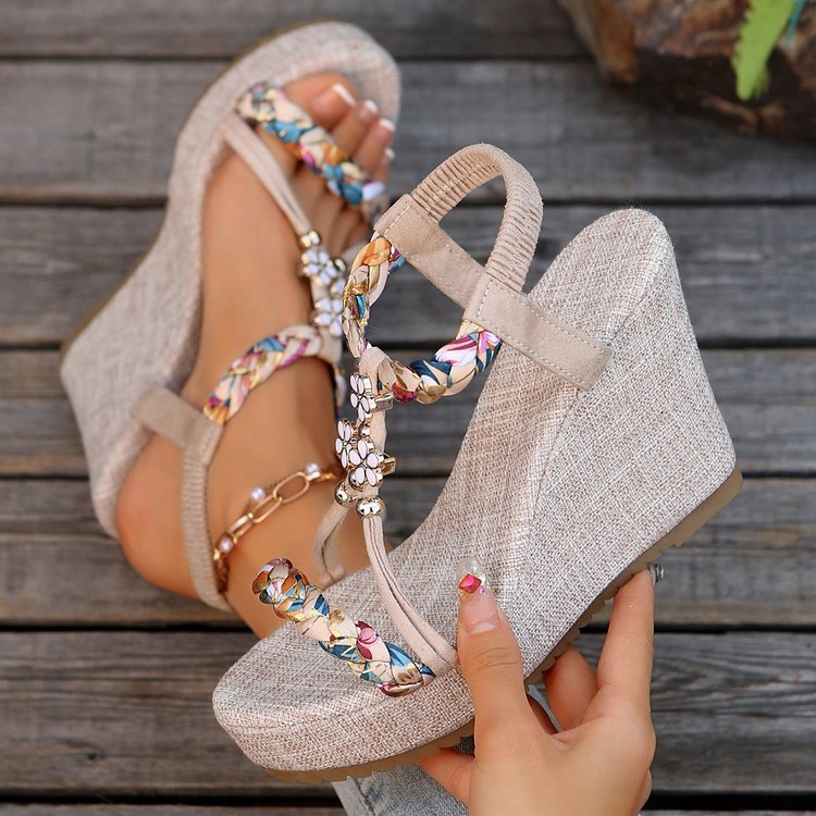 Damen Wedge-Sandalen mit floralem Detail und rutschfester Sohle Stalluxe