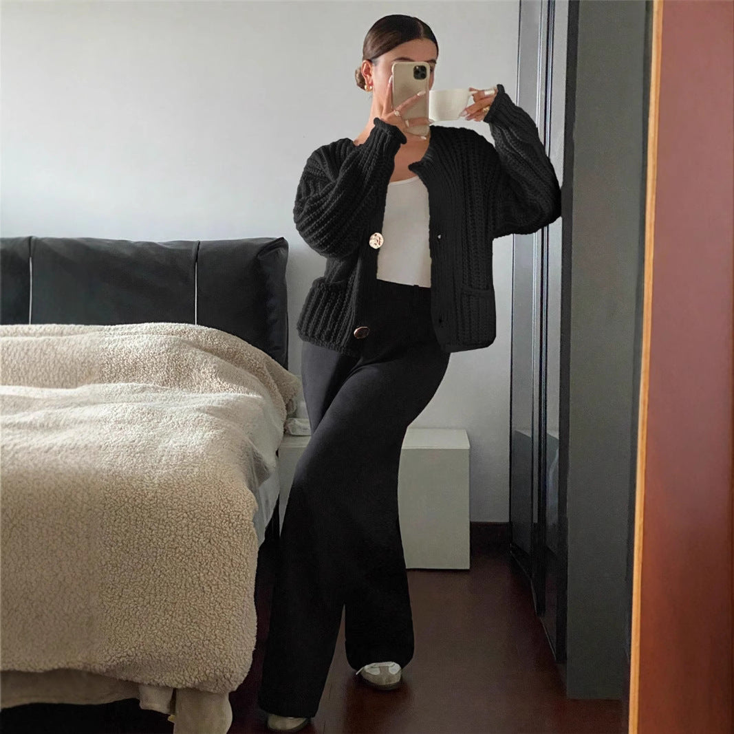 Damen Grobstrick-Jacke mit eleganten Knöpfen und Taschen Stalluxe