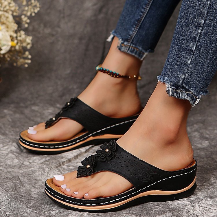 Damen Zehentrenner-Sandalen mit luftiger Oberflächenstruktur und floralem Design Stalluxe