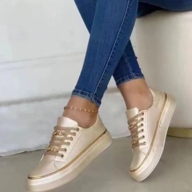 Damen Modische Slip-On Sneakers mit goldenen Akzenten und rutschfester Sohle Stalluxe