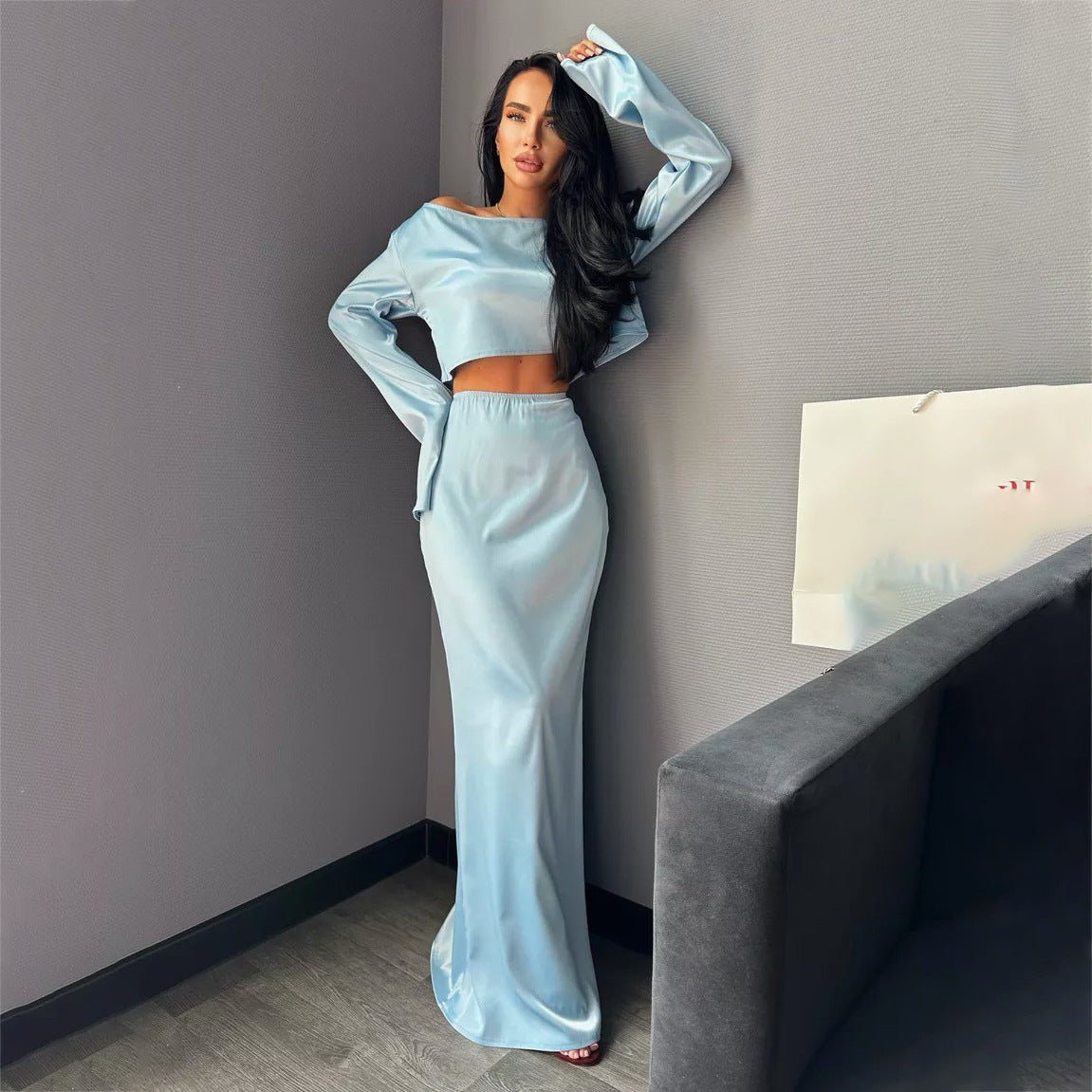 Damen Elegantes Satin-Maxikleid mit schlichten KNopfdetails Stalluxe