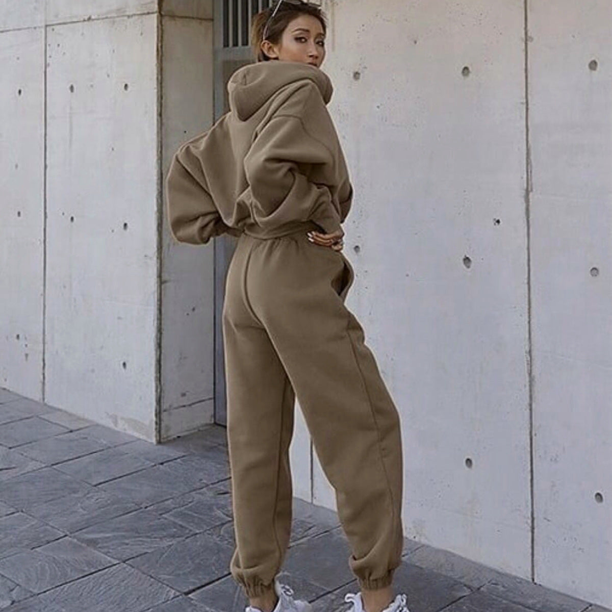 Damen Modischer Hoodie mit lässigem Schnitt und praktischer Kängurutasche Stalluxe