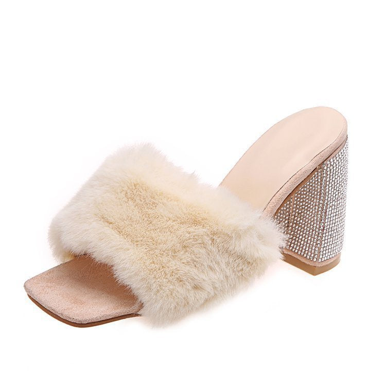 Damen Glamouröse Mules mit kuscheligem Kunstfell und glitzerndem Absatz Stalluxe