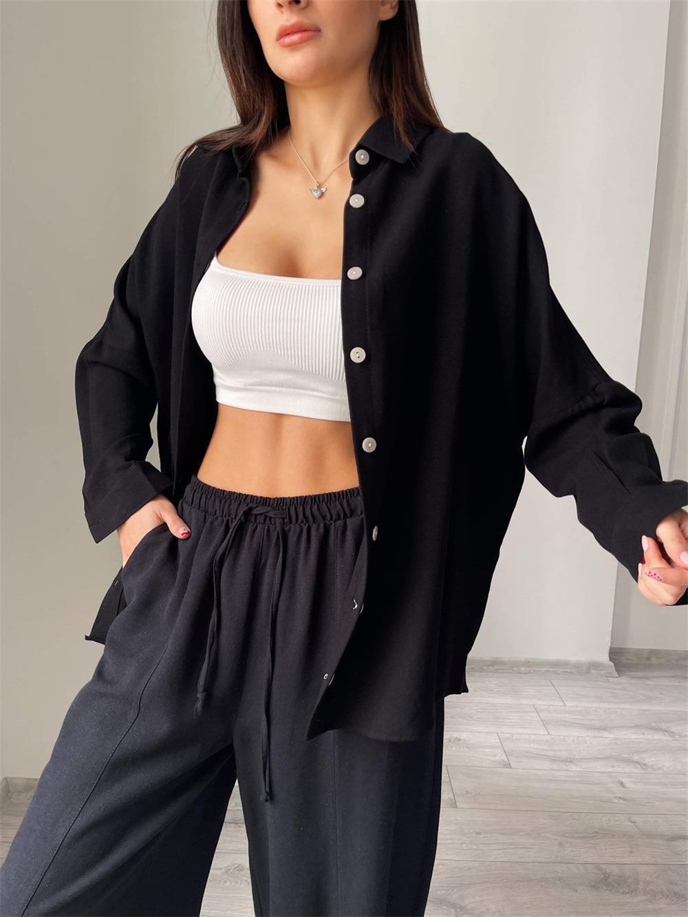 Damen lässiges Sommeroutfit mit übergroßer Bluse und weiten Hosen Stalluxe
