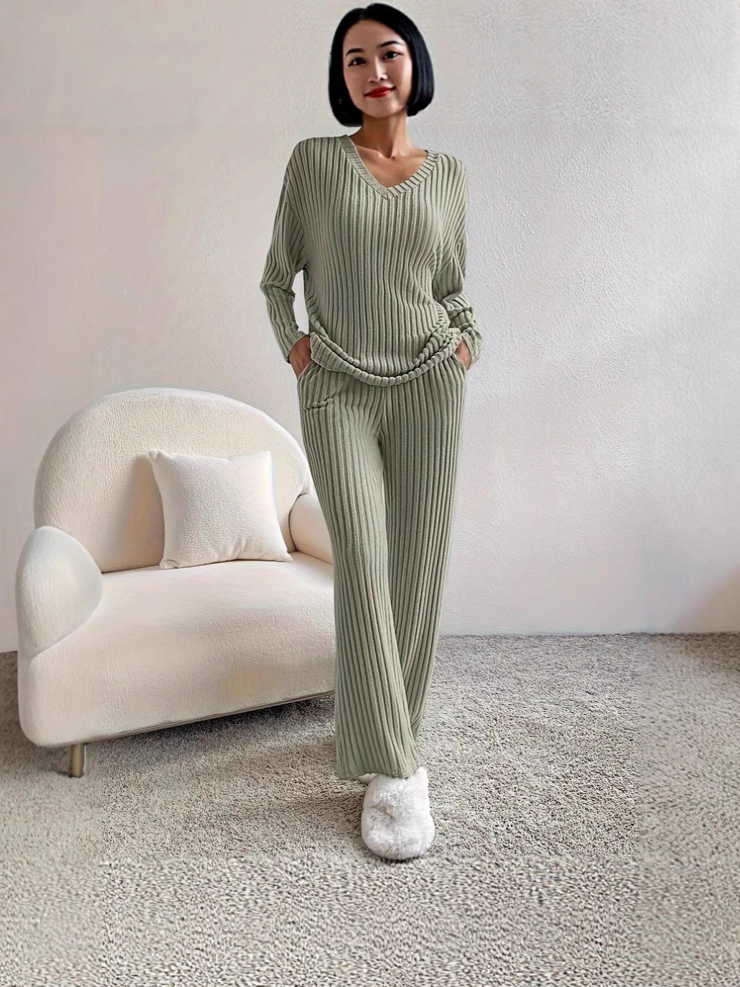 Damen modischer Strickanzug mit V-Ausschnitt und seitlicher Taillierung Stalluxe