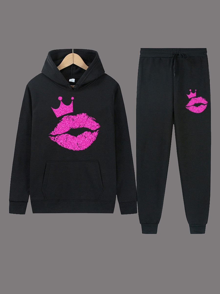 Damen Kapuzen-Pullover und Jogginghose Set mit auffälligem Lippenmotiv und Krönchen Stalluxe