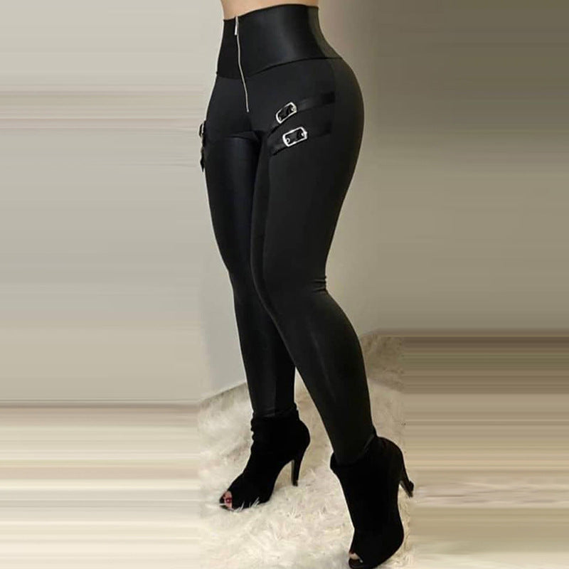 Damen Figurbetonte Kunstleder-Leggings mit Schnallen-Details Stalluxe