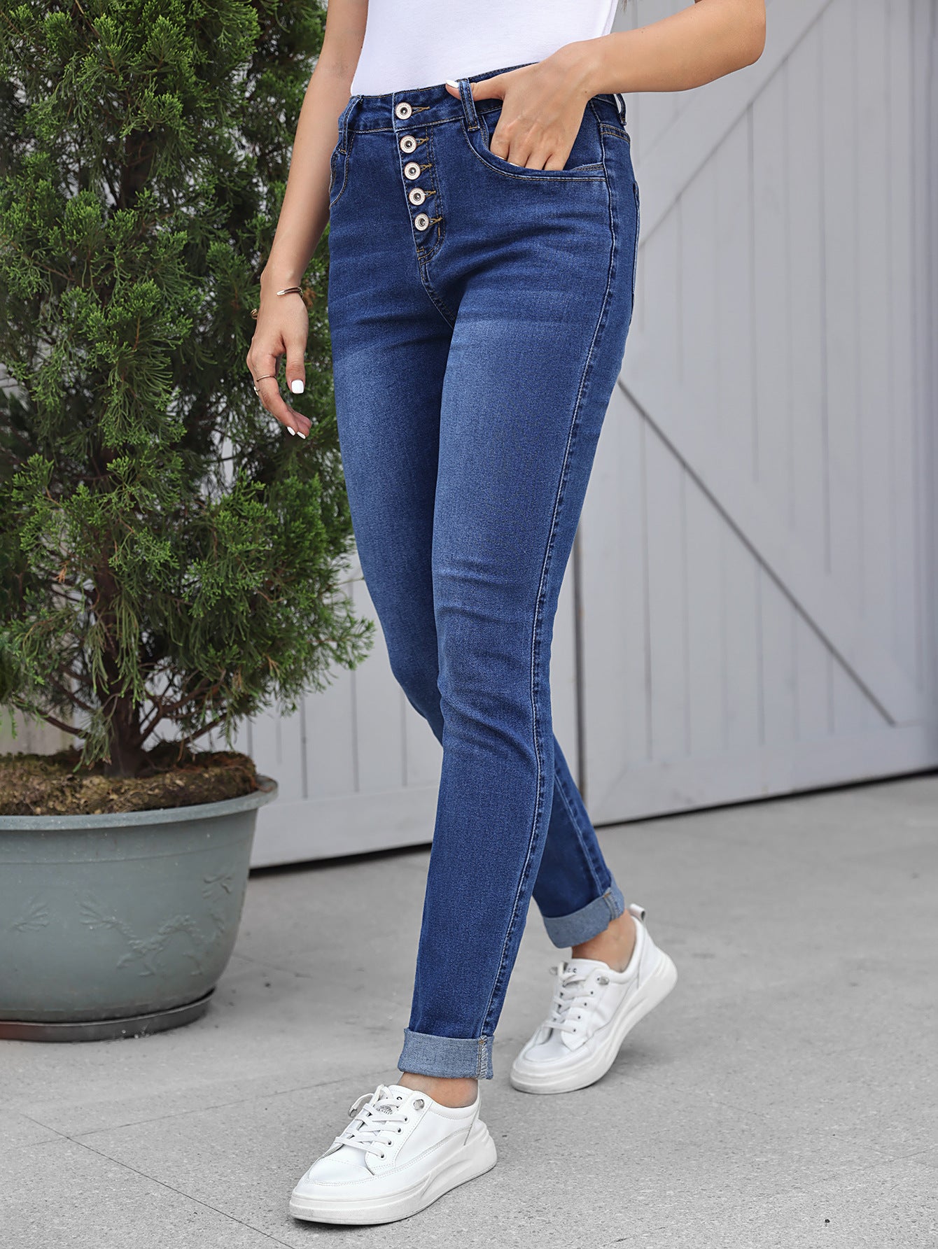 Damen hochgeschnittene Jeans mit Knopfleiste und lässigen Turn-Up-Säumen Stalluxe