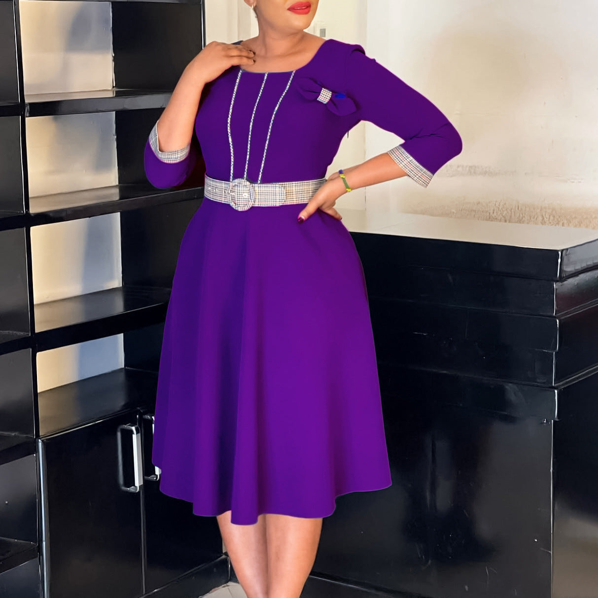 Damen A-Linien Kleid mit dekorativem Taillengürtel und eleganten Details Stalluxe