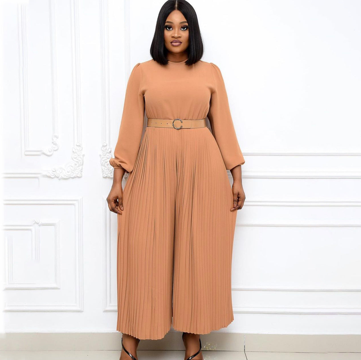 Damen Plissee Jumpsuit mit elegantem Gürtel und schwingenden Ärmeln Stalluxe